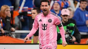 CINCINNATI, OHIO - NOVEMBER 23: Lionel Messi #10 of Inter Miami CF celebrates after scoring the teams first goal during the Conference Semifinal match between FC Cincinnati and Inter Miami FC as part of the 2025 MLS Cup Playoffs at TQL Stadium on November 23, 2025 in Cincinnati, Ohio.   Jeff Dean/Getty Images/AFP (Photo by Jeff Dean / GETTY IMAGES NORTH AMERICA / Getty Images via AFP)
