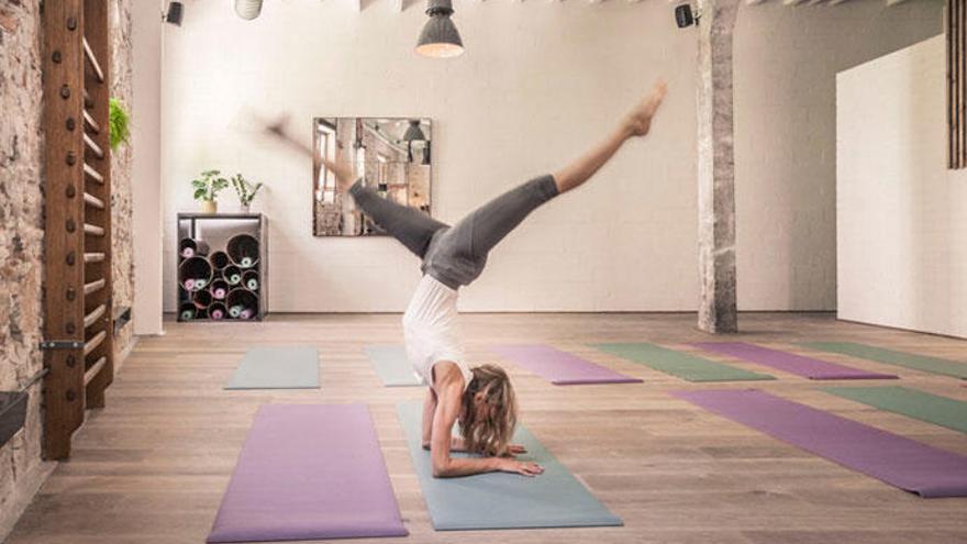 Verónica Blume, practicando yoga