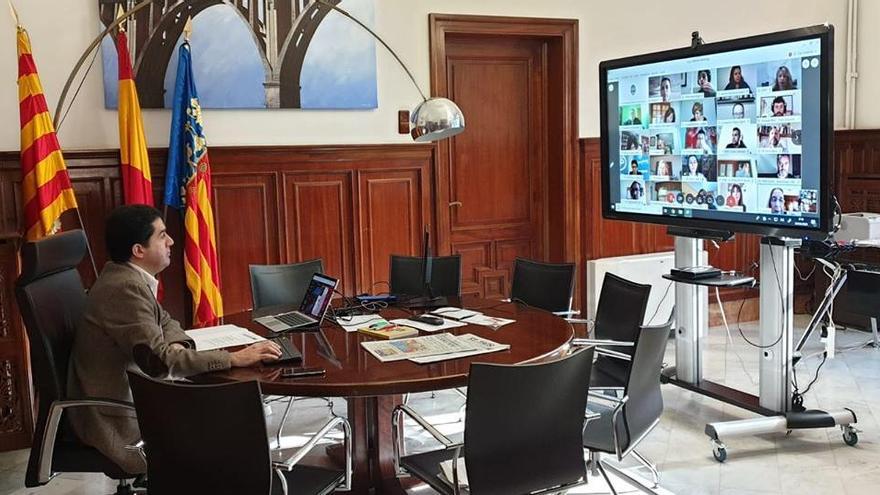 El alcalde en su despacho en el pleno telemático celebrado este viernes