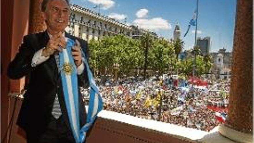 Macri va saludar els argentins des del balcó de la Casa Rosada.