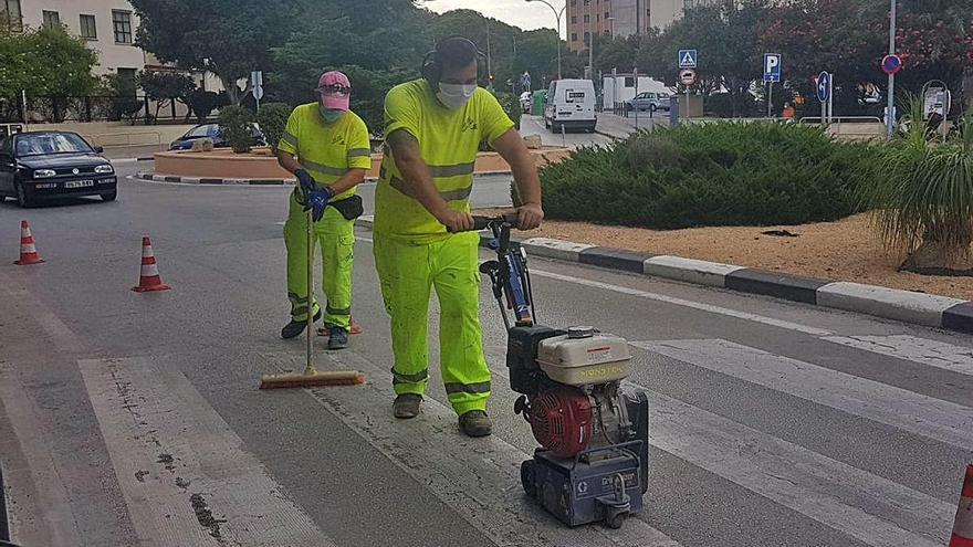 Calp evita resbalones en sus pasos de peatones