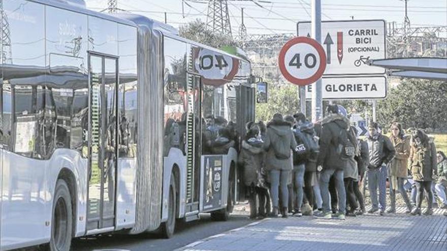 Mejostilla recoge 3.000 firmas para solicitar que haya transporte escolar hasta La Laboral