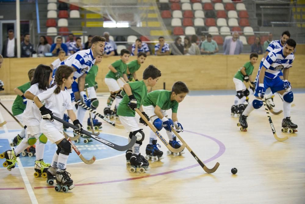 El equipo de hockey sobre patines presenta en el Palacio de los Deportes de Riazor las equipaciones para la temporada. La primera seguirá siendo verdiblanca y la segunda, blanquiazul como la del Dépor