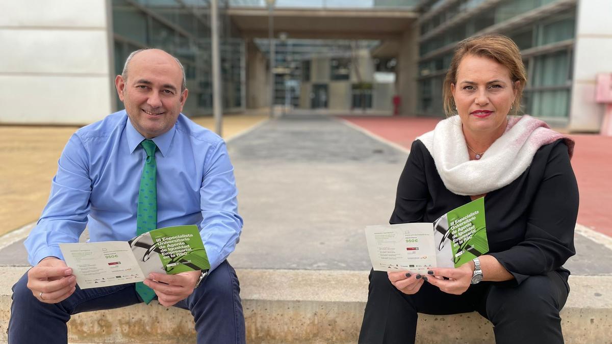 Pedro J. Cuestas y Ana Jiménez Alfaro, coordinadores del Curso de Agente de Igualdad de la Universidad de Murcia  (1)