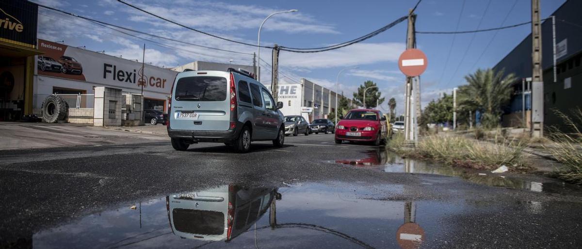 Una de las calles del polígono industrial de Las Capellanías.