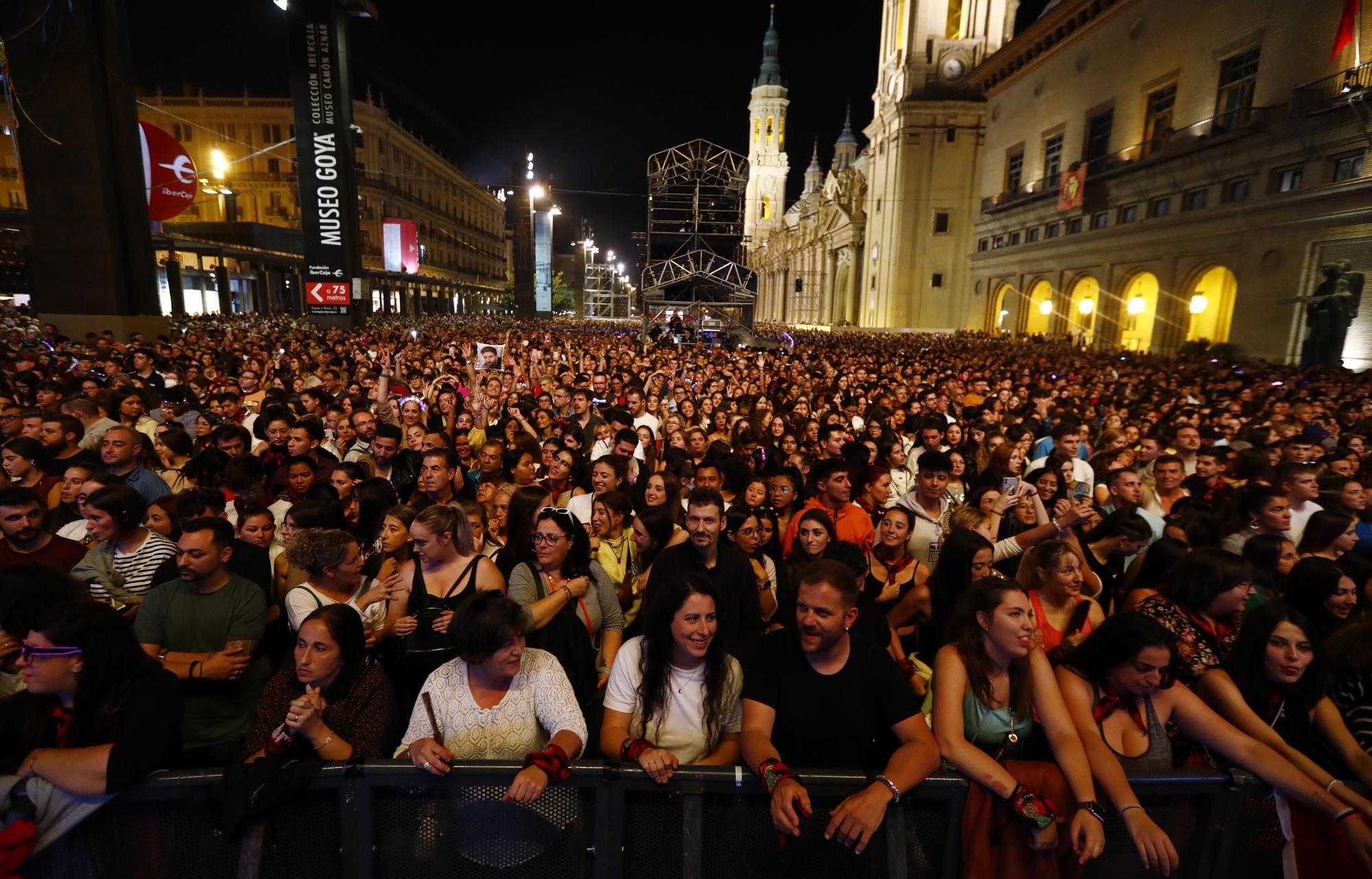 Alborán se gana los corazones de la plaza del Pilar