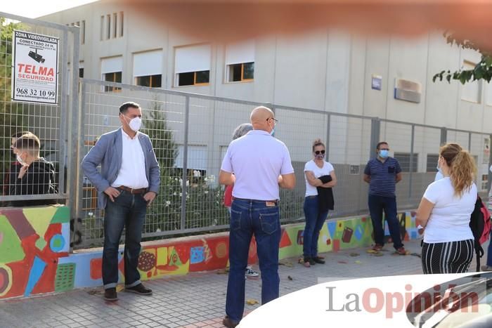 Los alumnos del IES Los Molinos (Cartagena) se concentran para pedir más profesores