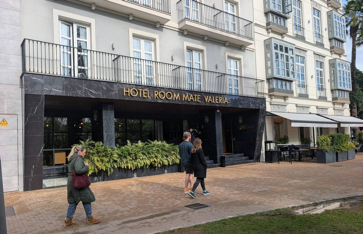 El hotel Room Mate Valeria junto a la plaza de la Marina de Málaga capital, cuyo inmueble ha cambido de propietario a finales de 2025.