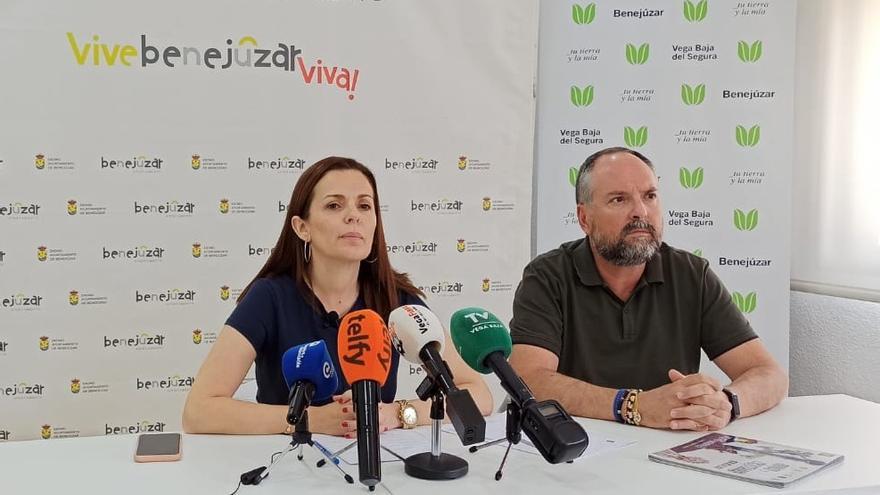 La alcaldesa Rosa García y el concejal Manuel Parra (Cs) en la rueda de prensa