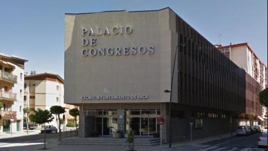 Edificio del Palacio de Congresos de Jaca, donde se realizará la colecta extraordinaria esta semana.