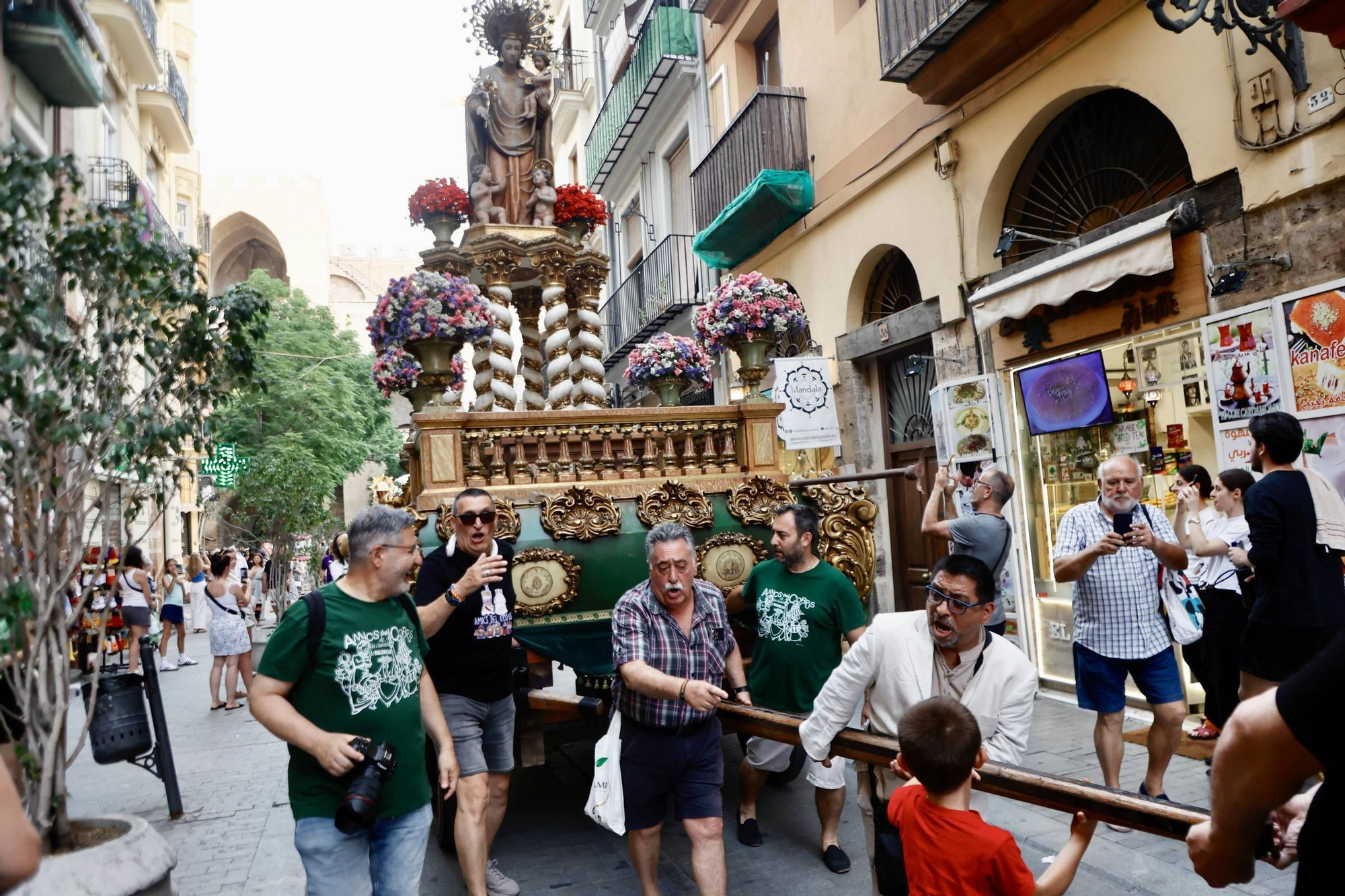 El Corpus recorre las calles de València en el Traslado
