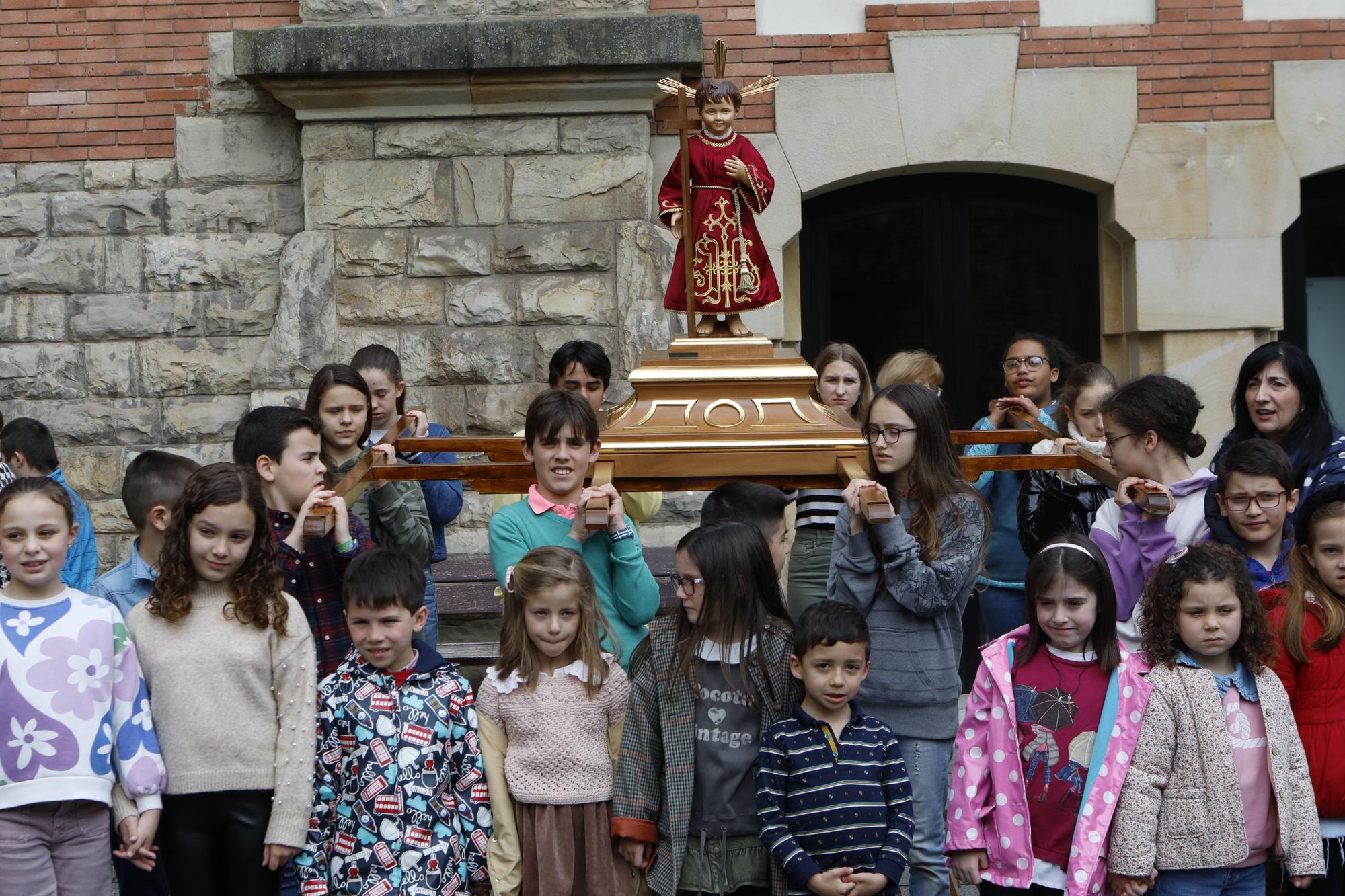 En imágenes: preparativos del Domingo de Ramos con la cofradía del Niño de los Remedios
