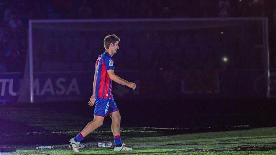 Melero es homenajeado por el Huesca tras alcanzar los 100 partidos