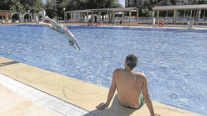 Las piscinas municipales cacereñas reciben la mayor afluencia desde el 2012