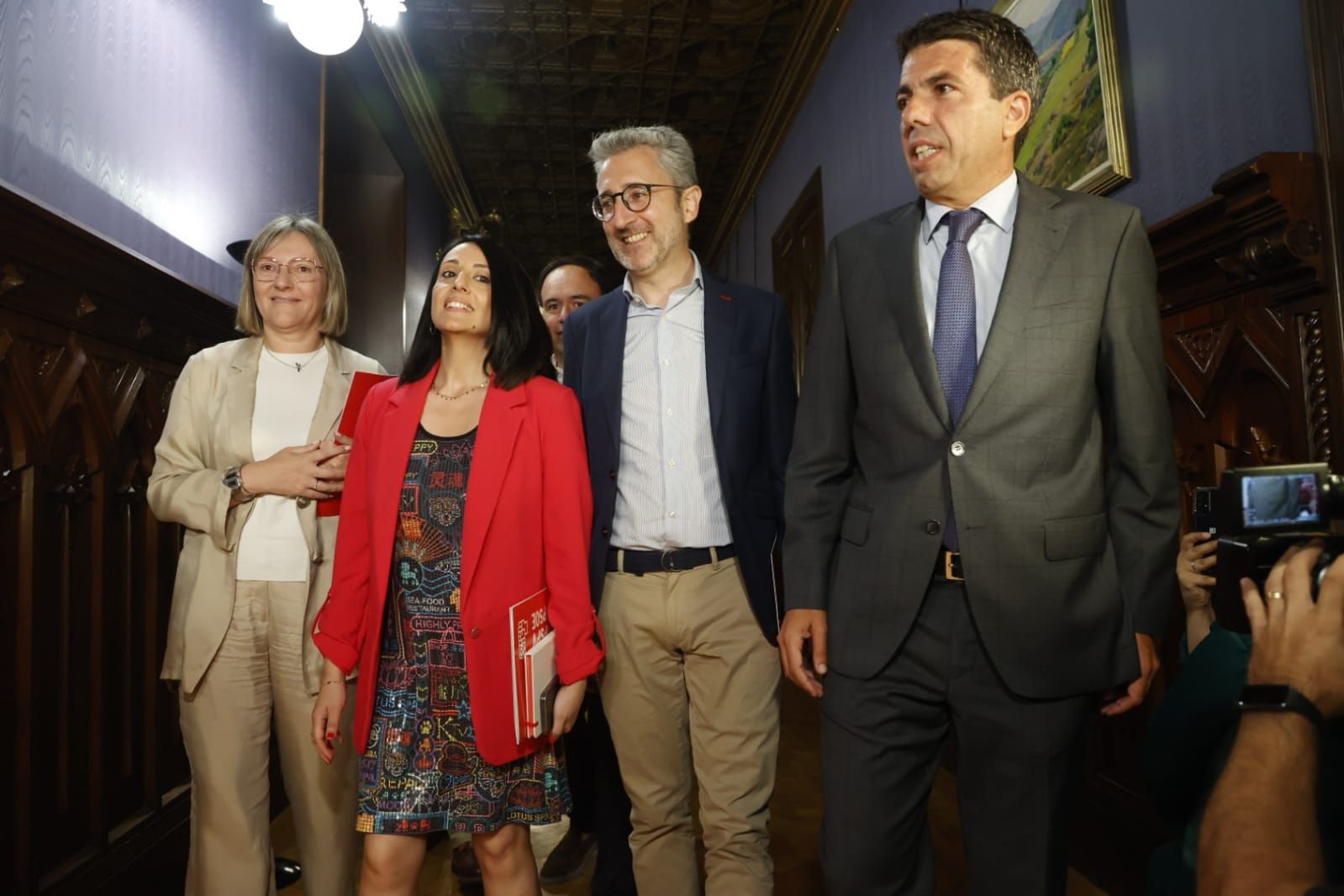 Mazón inicia con el PSPV-PSOE el primer encuentro sobre su investidura