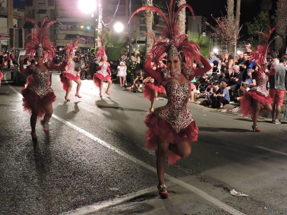 La bahía de Águilas se transforma en un gran teatro en su Carnaval de verano