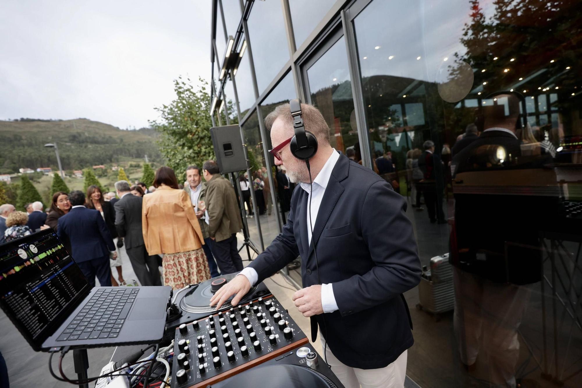 El 50 aniversario de los reyes del vermú de Oviedo: la fiesta de La Paloma en Casa Lobato.