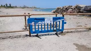 Ola de calor sin baño: Un vertido obliga a cerrar la playa de Massalfassar