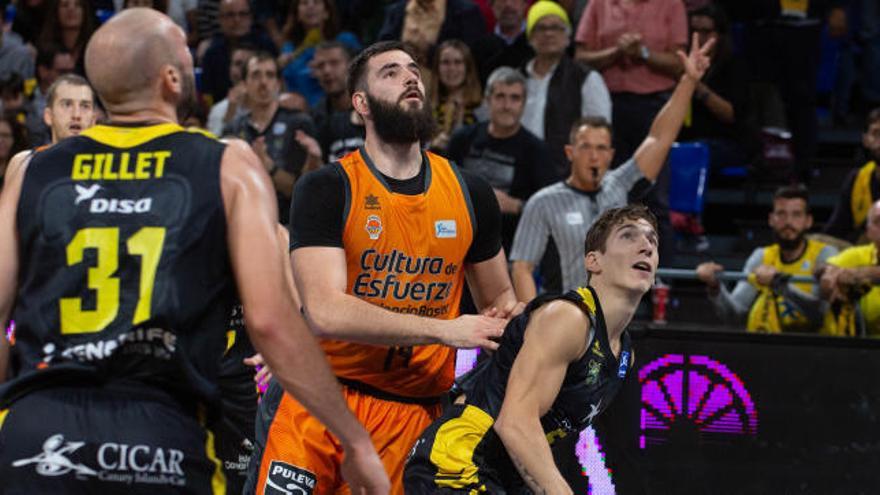 Partido de la primera vuelta entre el Iberostar Tenerife y el Valencia Basket