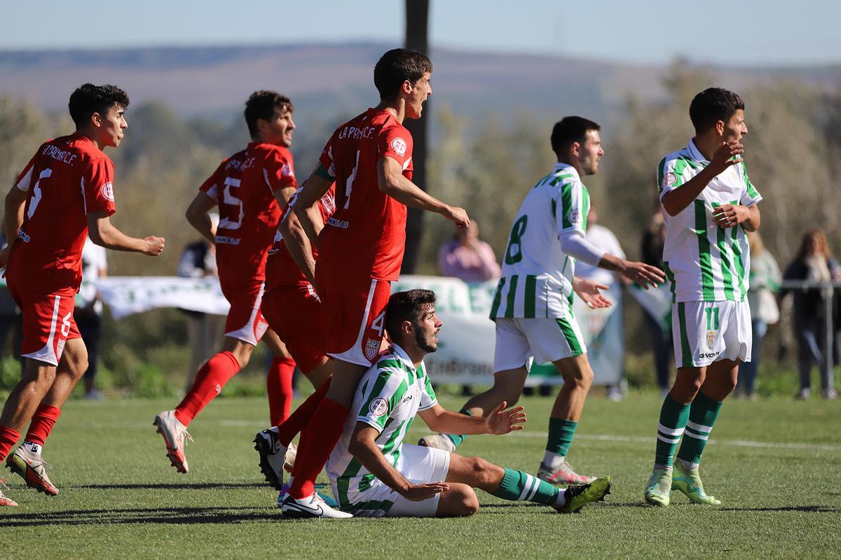 Córdoba CF B - La Palma: el partido de Tercera, en imágenes
