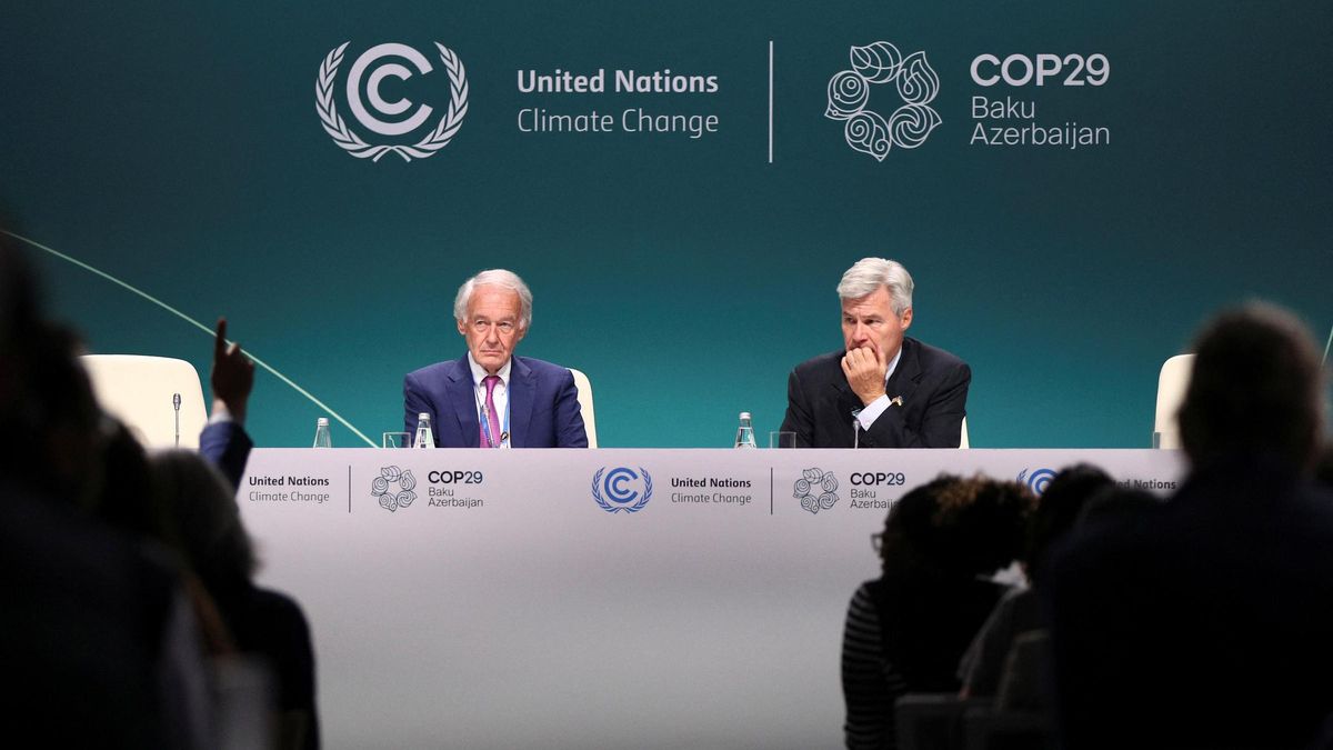 U.S. Senators Sheldon Whitehouse (D-RI) and Ed Markey (D-MA) attend a session of the United Nations climate change conference COP29 in Baku, Azerbaijan November 16, 2024. REUTERS/Aziz Karimov