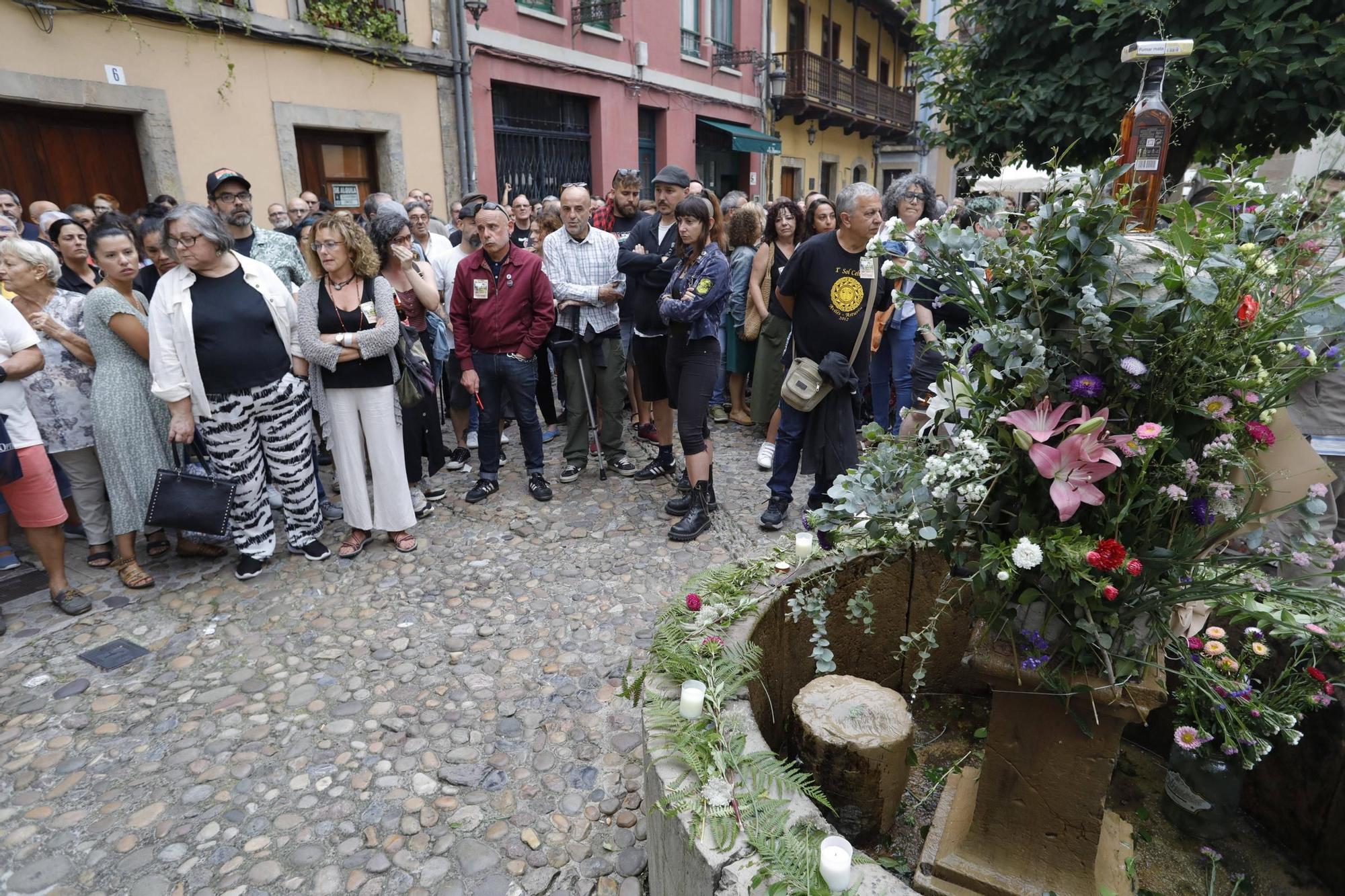 Así fue la despedida y el homenaje de amigos y clientes del Cafetón en Avilés a sus dueños, muertos en León