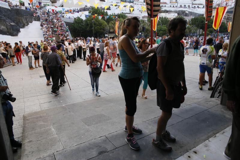 Representación del hallazgo de la Virgen de Candelaria por los guanches 2016