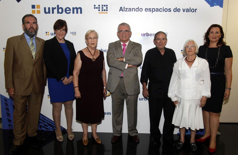 Algunos de los asistentes al 40º aniversario de Urbem.