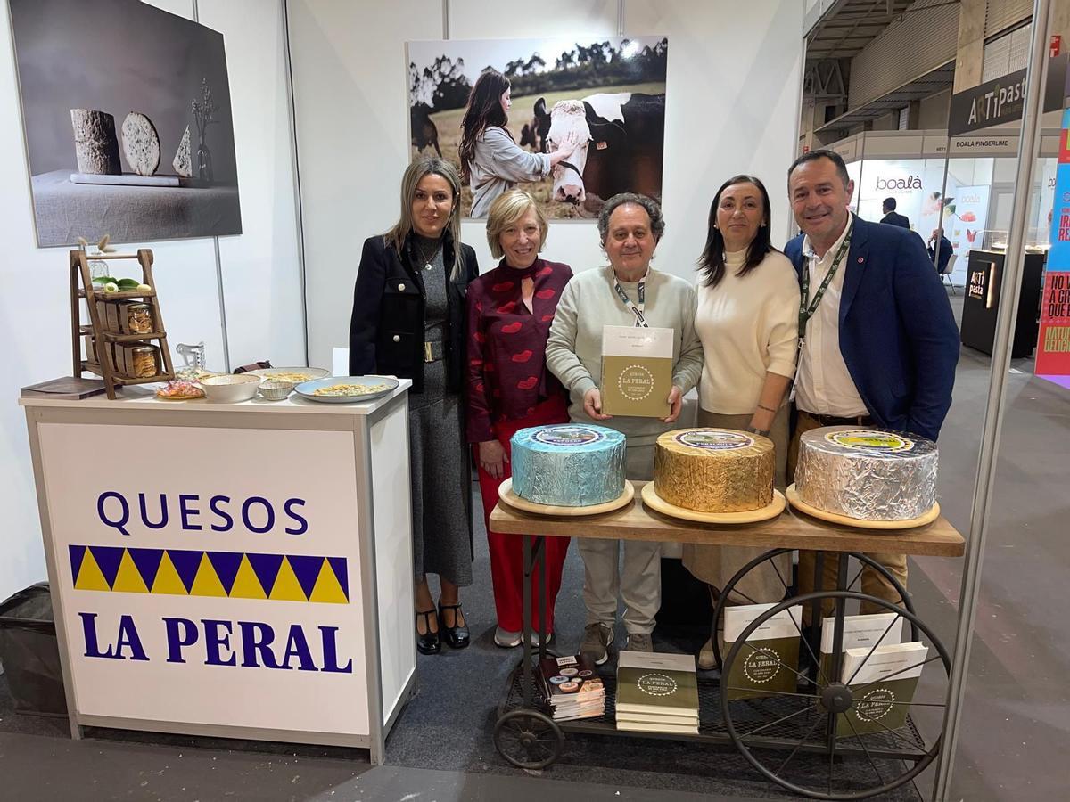 María Luisa López, Begoña Ordóñez, Pascual Cabaño, Ana Patricia González y José Luis López, en Alimentaria.