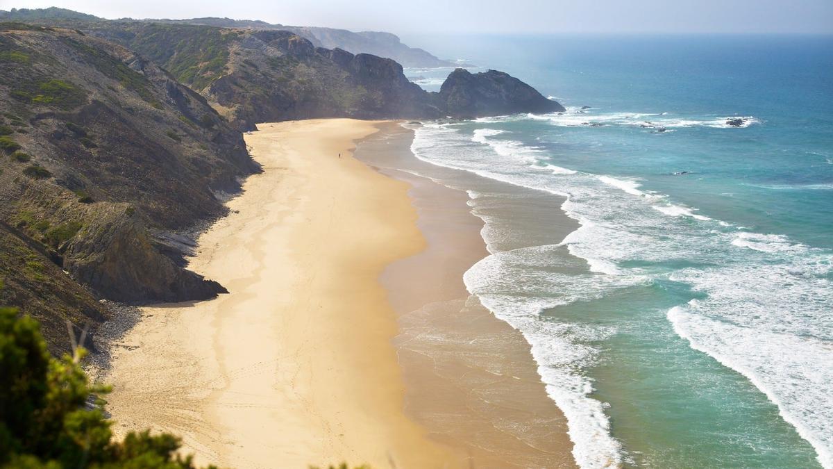 ¿Quién dijo que el Algarve está masificado? Playas sin gente para perderse al sur de Portugal