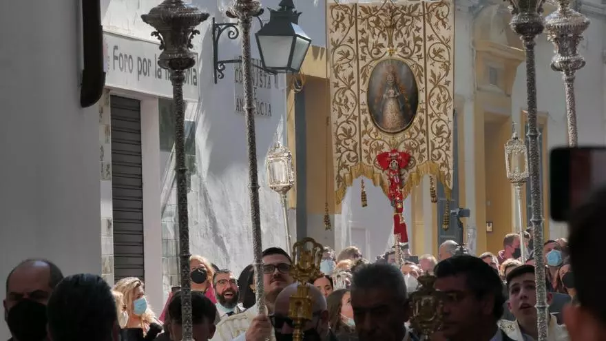 Traslado del Simpecado de la hermandad del Rocío de Córdoba desde la Catedral a San Pablo