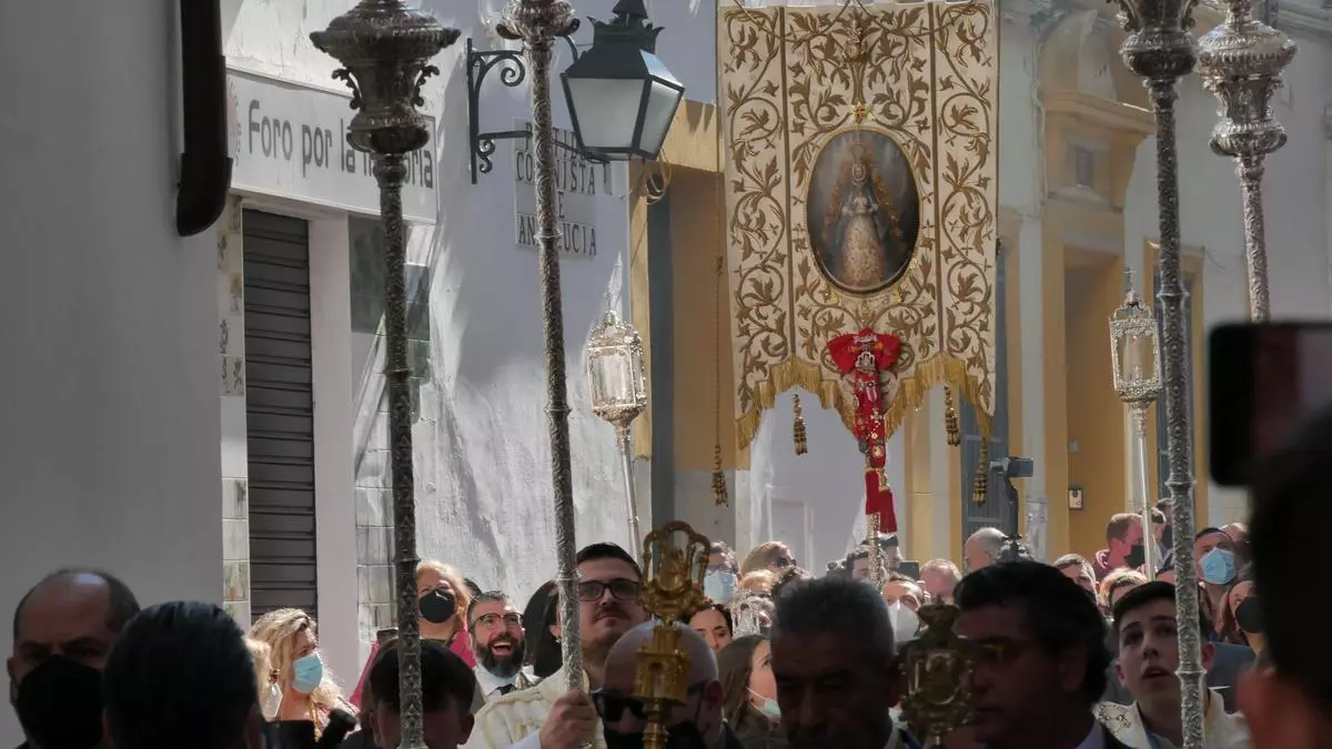 Traslado del Simpecado de la hermandad del Rocío desde la Catedral a San Pablo