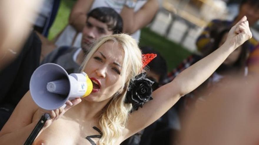 Femen protagoniza una nueva protesta en Madrid al grito de &quot;lucha desnuda&quot;