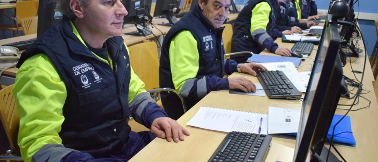 Asistentes al curso de informática.