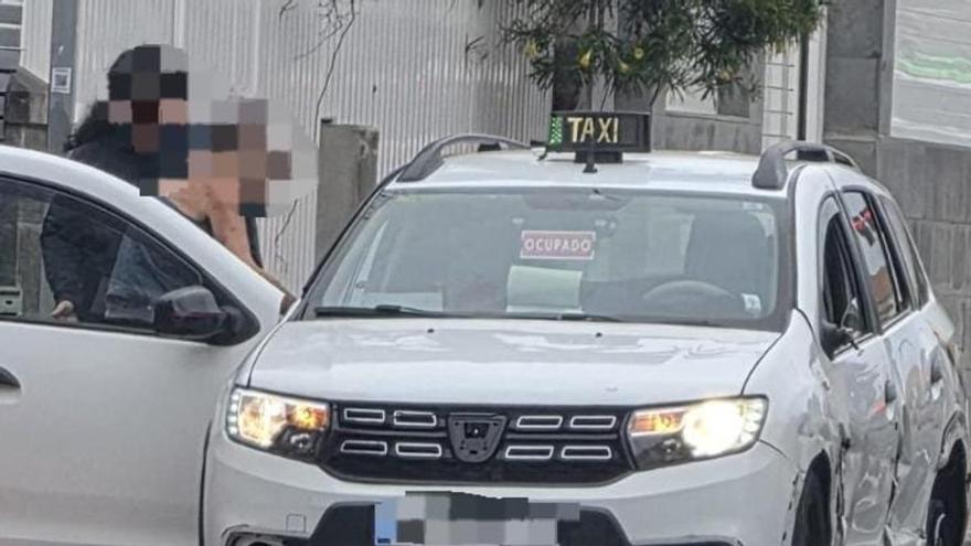 Un taxi circulaba sin neumático y con pasajeros en Las Palmas de Gran Canaria
