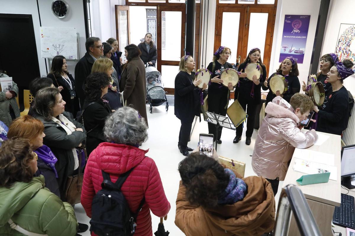 EN IMÁGENES: Así fue la jornada feminista por el 8M en Avilés