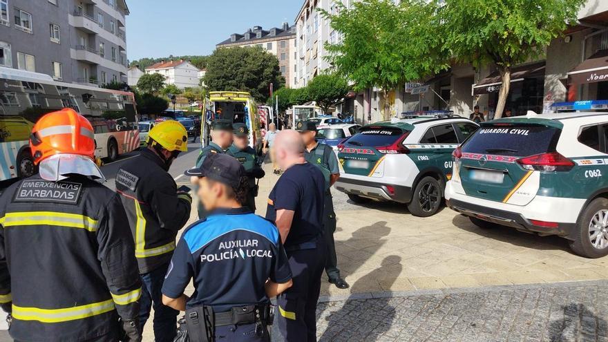 Se atrinchera y se encierra en un armario tras amenazar a su madre