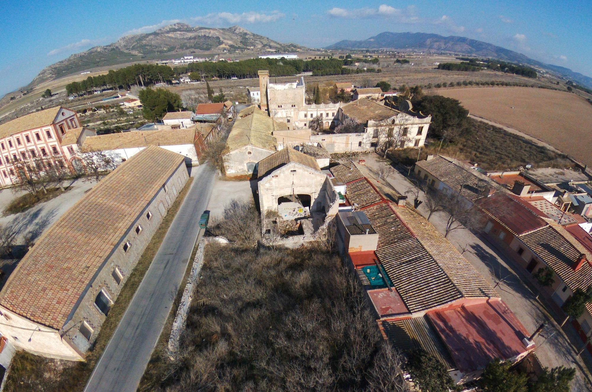 Así es la Colonia de Santa Eulalia, el pueblo donde se graba 'L'Alqueria Blanca'