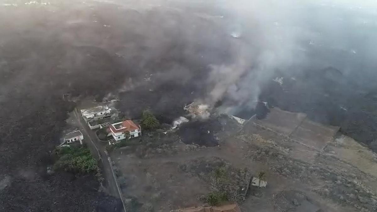 El avance de la colada norte del volcán de La Palma, a vista del dron de la UME