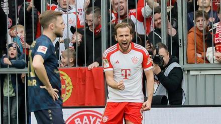 Harry Kane celebra uno de sus tantos ante el Mainz