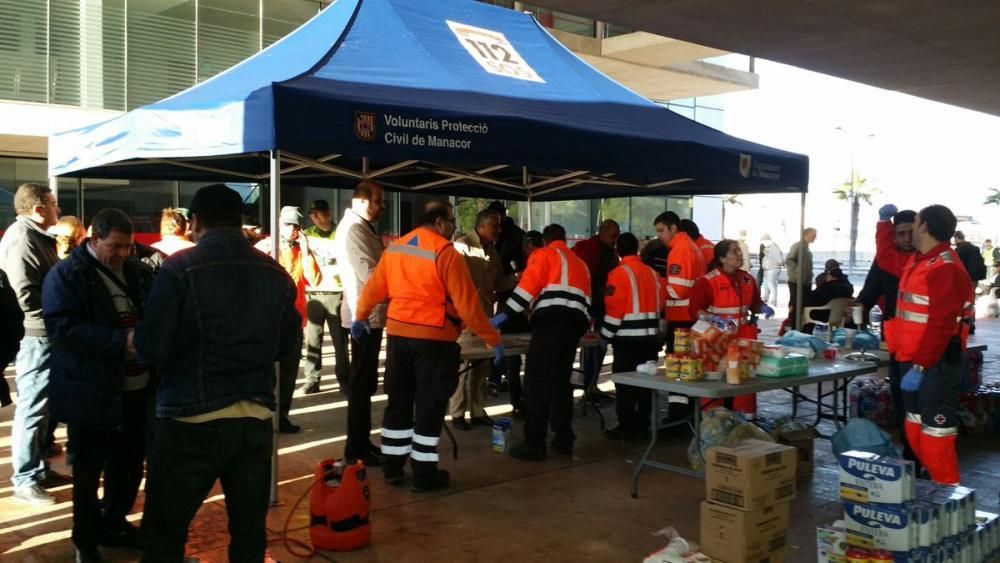 Fähre legt nach einem Brand in Port d'Alcúdia an