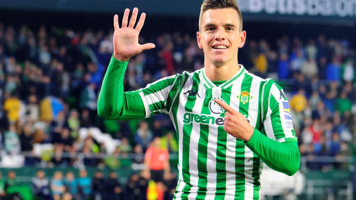 El jugador argentino Giovani Lo Celso del Real Betis, celebra un gol en el partido contra el Villarreal, correspondiente a la trigésima primera jornada de LaLiga, en el estadio Benito Villamarín, en Sevilla.