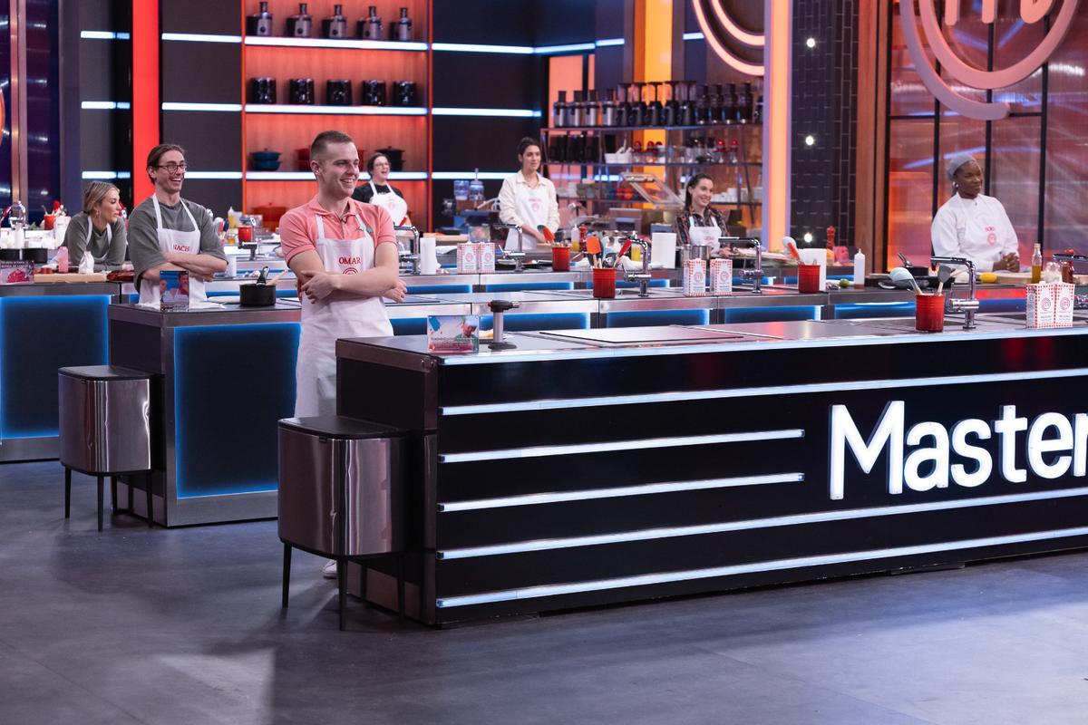 Omar Teixeira junto al resto de concursantes de MasterChef