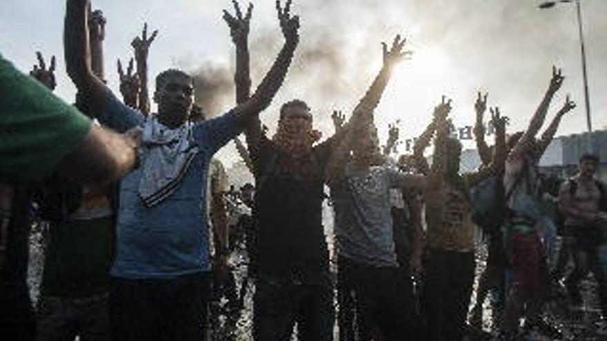 Batalla campal en la frontera de Hungría