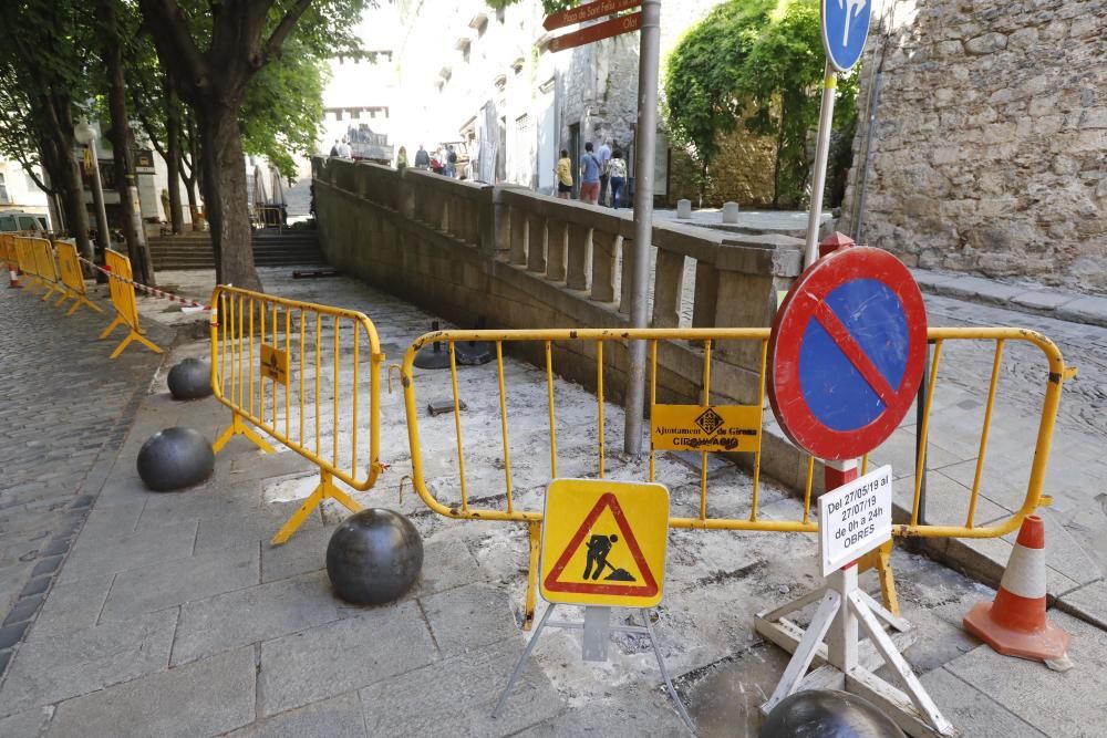 Unes obres impedeixen posar la terrassa durant dos mesos a un bar del Barri Vell