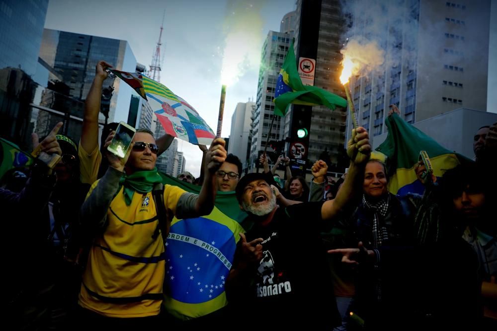 Los seguidores de Bolsonaro celebran su victoria