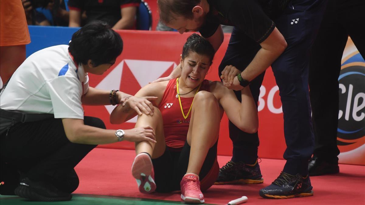 Carolina Marín, con dolor por la lesión de rodilla producida en enero del 2019 en Indonesia.