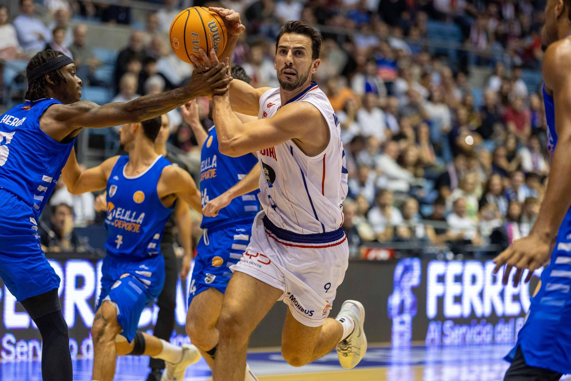 El Obradoiro ejerce de 'grande' para ganar al Melilla