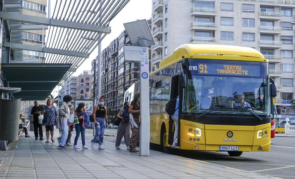 Primer día del transporte en guagua gratuito