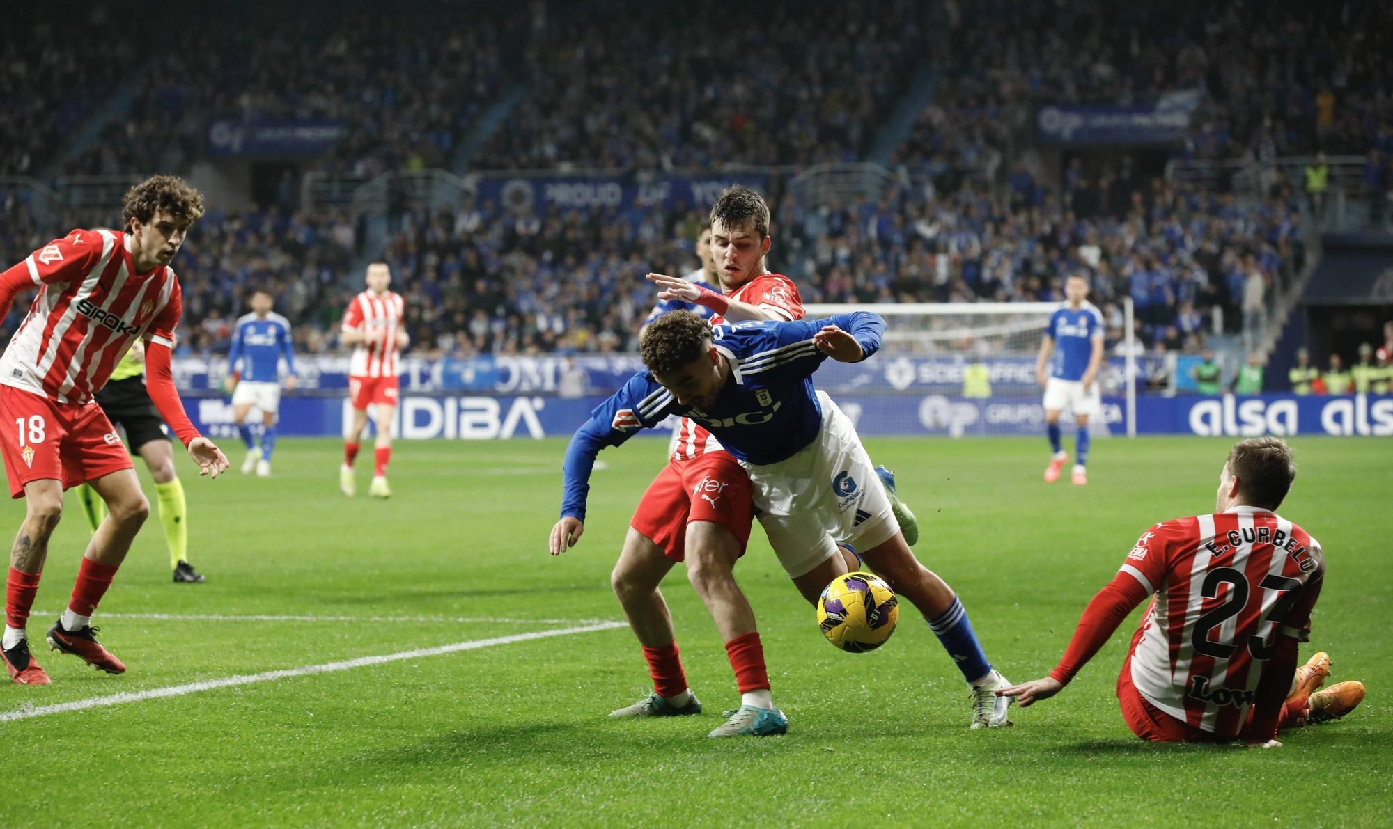 Así fue el derbi asturiano: todas las fotos del encuentro entre el Oviedo y el Sporting en el Tartiere